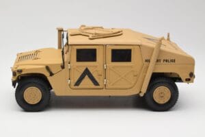 Hummer H1 AM General Military Police Exoto 1:18 01801 Metalli — kuva 4 / 8