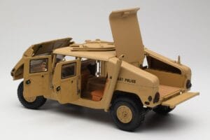 Hummer H1 AM General Military Police Exoto 1:18 01801 Metalli — kuva 5 / 8