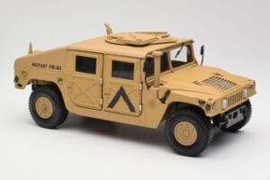 Hummer H1 AM General Military Police Exoto 1:18 01801 Metalli — kuva 6 / 8