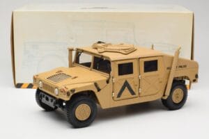 Hummer H1 AM General Military Police Exoto 1:18 01801 Metalli — kuva 8 / 8