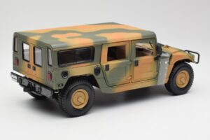 Hummer H1 Station Wagon Military Maisto 1:18 56049 Metalli — kuva 3 / 8