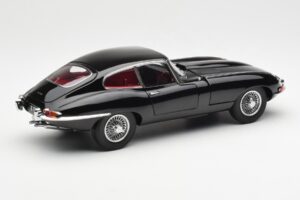 Jaguar E-Type 3.8 Series 1 Musta Kyosho 1:18 08954BK Metalli — kuva 3 / 8