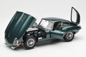 Jaguar E-Type 3.8 Series 1 Tummanvihreä Kyosho 1:18 08954DG Metalli — kuva 2 / 8