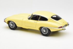 Jaguar E-Type 3.8 Series 1 Vaalean Keltainen Kyosho 1:18 08954LY Metalli — kuva 7 / 8