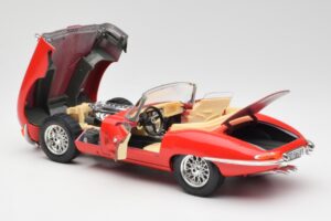 Jaguar E-Type Avoauto Punainen Bburago 1:18 3016 Metalli — kuva 5 / 8