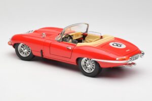 Jaguar E-Type Avoauto Punainen Bburago 1:18 3016 Metalli — kuva 7 / 8