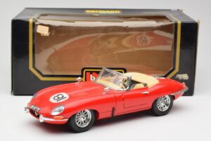 Jaguar E-Type Avoauto Punainen Bburago 1:18 3016 Metalli — kuva 8 / 8