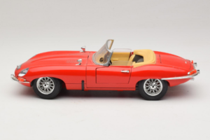 Jaguar E-Type Series 1 Avoauto Punainen Bburago 1:18 3038 Metalli — kuva 4 / 8