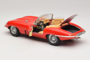 Jaguar E-Type Series 1 Avoauto Punainen Bburago 1:18 3038 Metalli — kuva 5 / 8