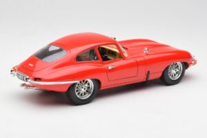 Jaguar E-Type Punainen Bburago 1:18 3018 Metalli — kuva 3 / 8