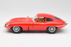Jaguar E-Type Punainen Bburago 1:18 3018 Metalli — kuva 4 / 8