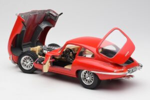 Jaguar E-Type Punainen Bburago 1:18 3018 Metalli — kuva 5 / 8