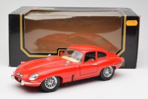 Jaguar E-Type Punainen Bburago 1:18 3018 Metalli — kuva 8 / 8