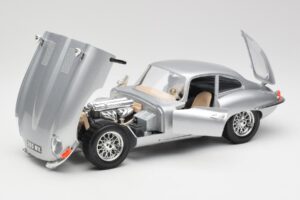 Jaguar E-Type Series 1 Hopea Bburago 1:18 3018-M2 Metalli — kuva 2 / 8