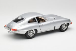 Jaguar E-Type Series 1 Hopea Bburago 1:18 3018-M2 Metalli — kuva 3 / 8