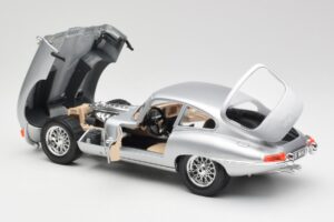 Jaguar E-Type Series 1 Hopea Bburago 1:18 3018-M2 Metalli — kuva 5 / 8