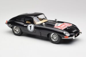Jaguar E-Type Series 1 #1 British Racing Green Bburago 1:18 3018-M3 Metalli — kuva 6 / 8