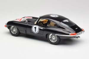 Jaguar E-Type Series 1 #1 British Racing Green Bburago 1:18 3018-M3 Metalli — kuva 7 / 8
