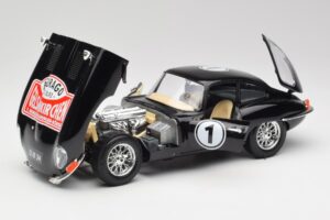 Jaguar E-Type Series 1 #1 British Racing Green Bburago 1:18 3018-M3 Metalli — kuva 2 / 8