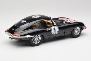 Jaguar E-Type Series 1 #1 British Racing Green Bburago 1:18 3018-M3 Metalli — kuva 3 / 8