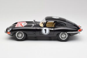 Jaguar E-Type Series 1 #1 British Racing Green Bburago 1:18 3018-M3 Metalli — kuva 4 / 8