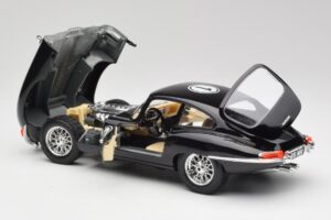 Jaguar E-Type Series 1 #1 British Racing Green Bburago 1:18 3018-M3 Metalli — kuva 5 / 8