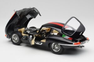 Jaguar E-Type #29 Musta Bburago 1:18 3018-M4 Metalli — kuva 5 / 8