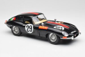 Jaguar E-Type #29 Musta Bburago 1:18 3018-M4 Metalli — kuva 6 / 8