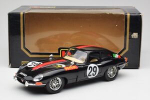 Jaguar E-Type #29 Musta Bburago 1:18 3018-M4 Metalli — kuva 8 / 8