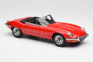 Jaguar E-Type Roadster Series III V12 Punainen AUTOart 1:18 73523 Metalli — kuva 6 / 8
