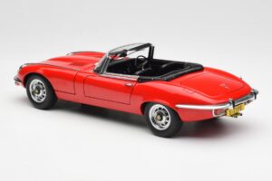 Jaguar E-Type Roadster Series III V12 Punainen AUTOart 1:18 73523 Metalli — kuva 7 / 8