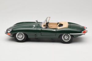 Jaguar E-Type Series 1 Roadster Vihreä Bburago 1:18 3016-M1 Metalli — kuva 4 / 8