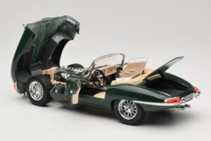 Jaguar E-Type Series 1 Roadster Vihreä Bburago 1:18 3016-M1 Metalli — kuva 5 / 8