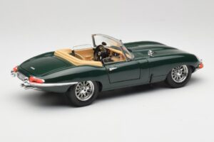 Jaguar E-Type Series 1 Roadster Vihreä Bburago 1:18 3018-M5 Metalli — kuva 3 / 8