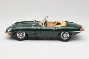 Jaguar E-Type Series 1 Roadster Vihreä Bburago 1:18 3018-M5 Metalli — kuva 4 / 8