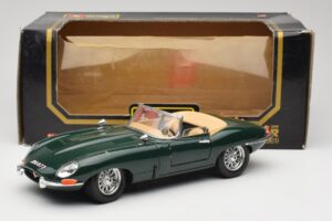 Jaguar E-Type Series 1 Roadster Vihreä Bburago 1:18 3018-M5 Metalli — kuva 8 / 8