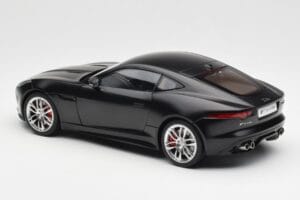 Jaguar F-Type R X152 Matta Musta AUTOart 1:18 73652 Komposiitti — kuva 7 / 8