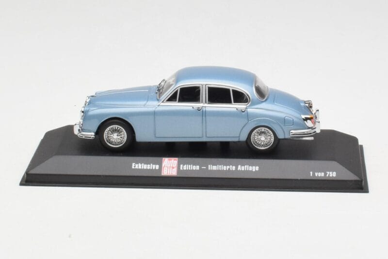 Jaguar Mk II Blue Metallic Minichamps 1:43 433130604 Metalli