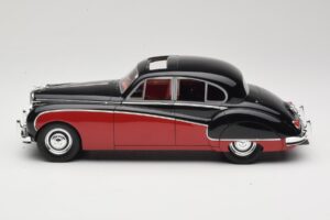 Jaguar Mk VIII Musta & Tummanpunainen BoS Models 1:18 BOS408 Hartsi — kuva 3 / 6