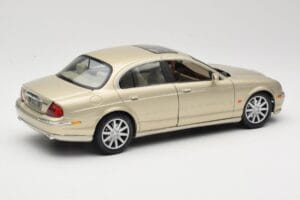 Jaguar S-Type X200 Pronssi Maisto 1:18 50332 Metalli — kuva 3 / 8