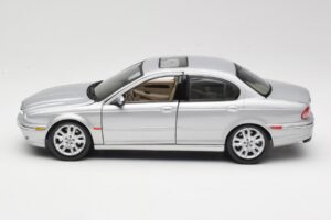 Jaguar X-Type Hopea Maisto 1:18 7271328 Metalli — kuva 4 / 8