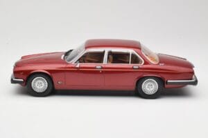 Jaguar XJ Series III Metallic Dark Red MCG 1:18 MCG18176 Metalli — kuva 3 / 6