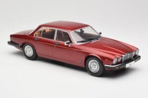 Jaguar XJ Series III Metallic Dark Red MCG 1:18 MCG18176 Metalli — kuva 4 / 6