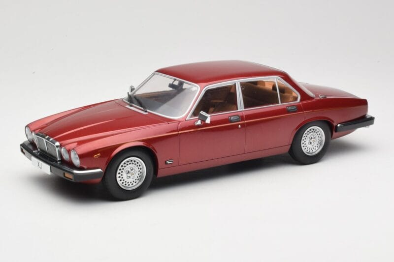 Jaguar XJ Series III Metallic Dark Red MCG 1:18 MCG18176 Metalli
