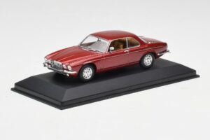 Jaguar XJ12 Coupe Regency Punainen Minichamps 1:43 400130461 Metalli — kuva 2 / 4