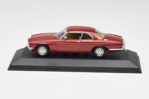Jaguar XJ12 Coupe Regency Punainen Minichamps 1:43 400130461 Metalli