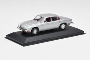 Jaguar XJ12 Series II Hopea Minichamps 1:43 400130401 Metalli — kuva 2 / 4