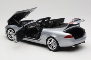 Jaguar XK X150 Avoauto Hopea Minichamps 1:18 153130533 Metalli — kuva 5 / 8