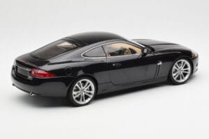 Jaguar XK-R X150 Midnight Musta AUTOart 1:18 73632 Metalli — kuva 3 / 8