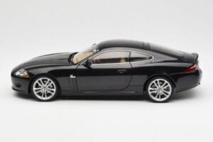 Jaguar XK-R X150 Midnight Musta AUTOart 1:18 73632 Metalli — kuva 4 / 8